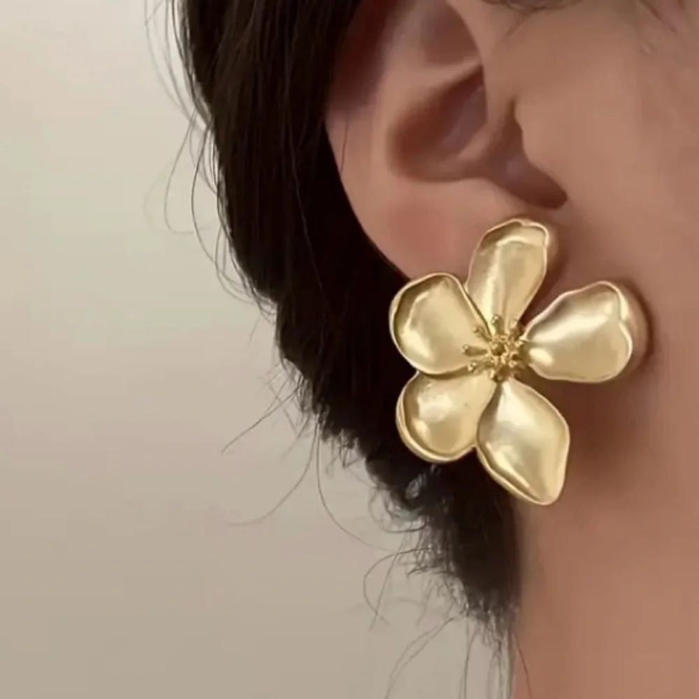 ✨Anthropolgie Avanta Petal Earrings
